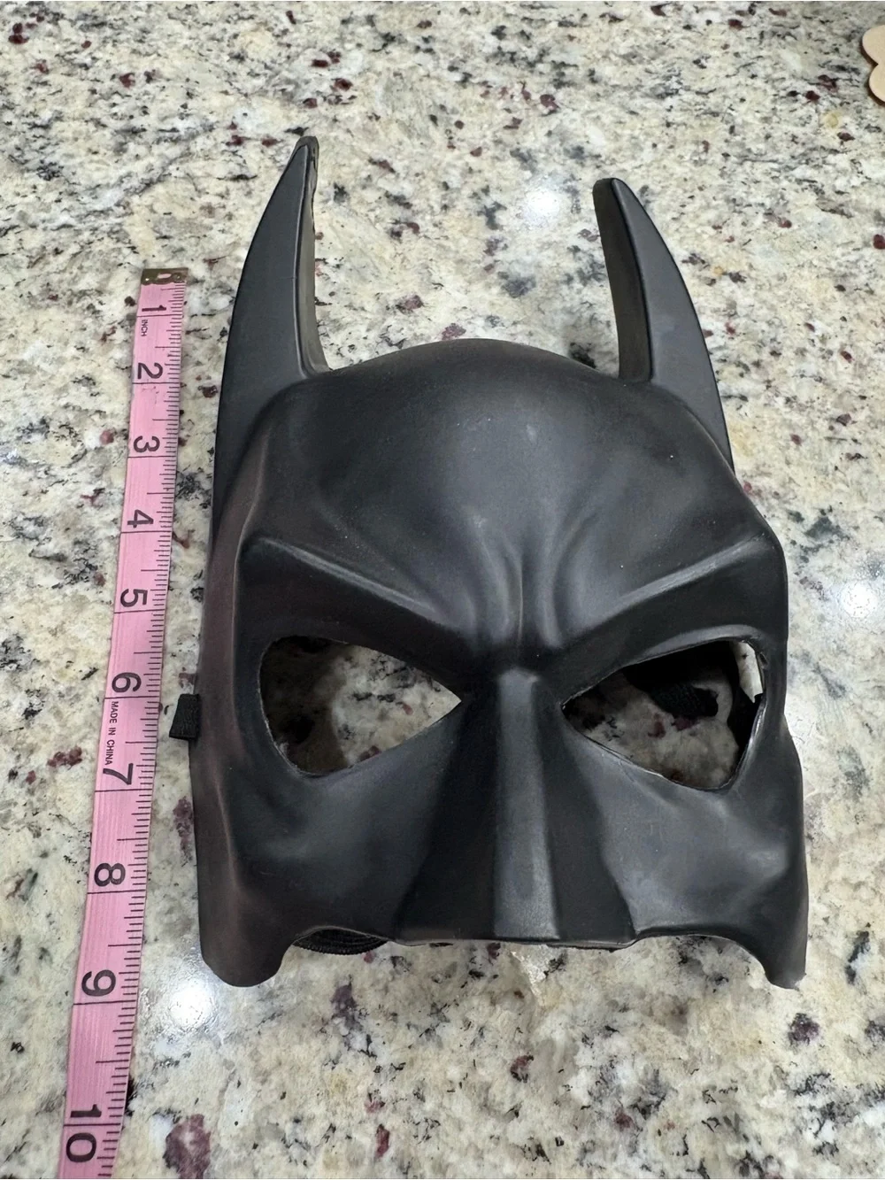 Dark Knight Rises Batman mask One Size GUC back strap is stretching out